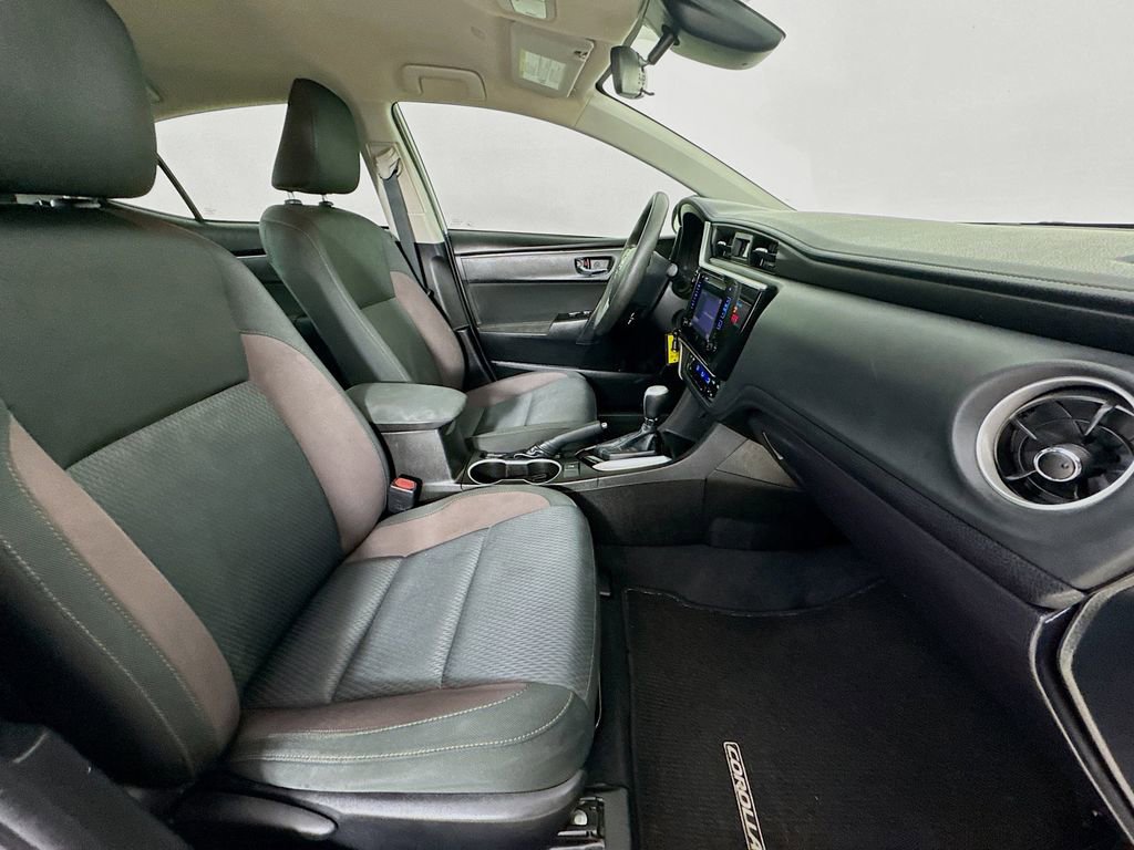 Used 2019 Toyota Corolla LE FWD image 32