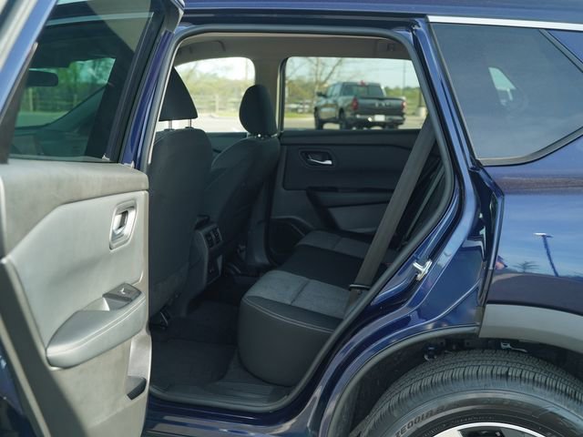 Used 2025 Nissan Rogue SV FWD image 15
