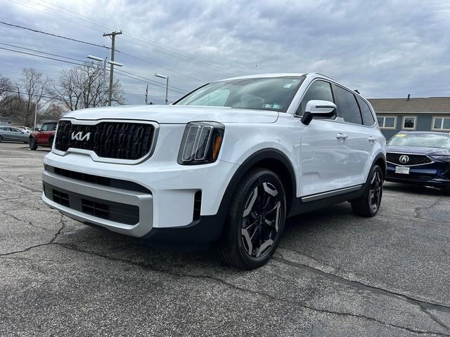 Used 2024 Kia Telluride EX w/ EX Captain's Chair Package image 6
