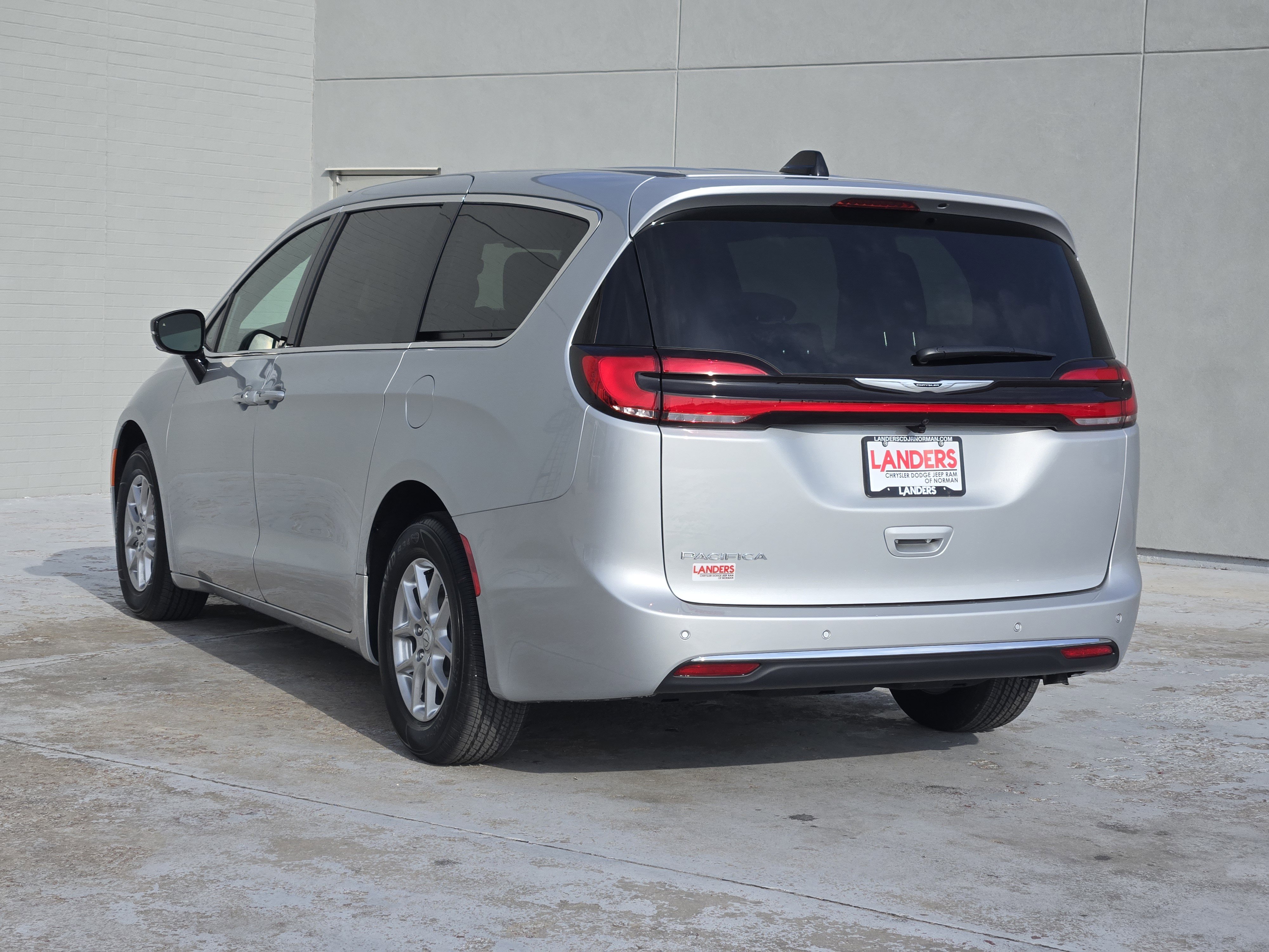 New 2026 Chrysler Pacifica Select image 3