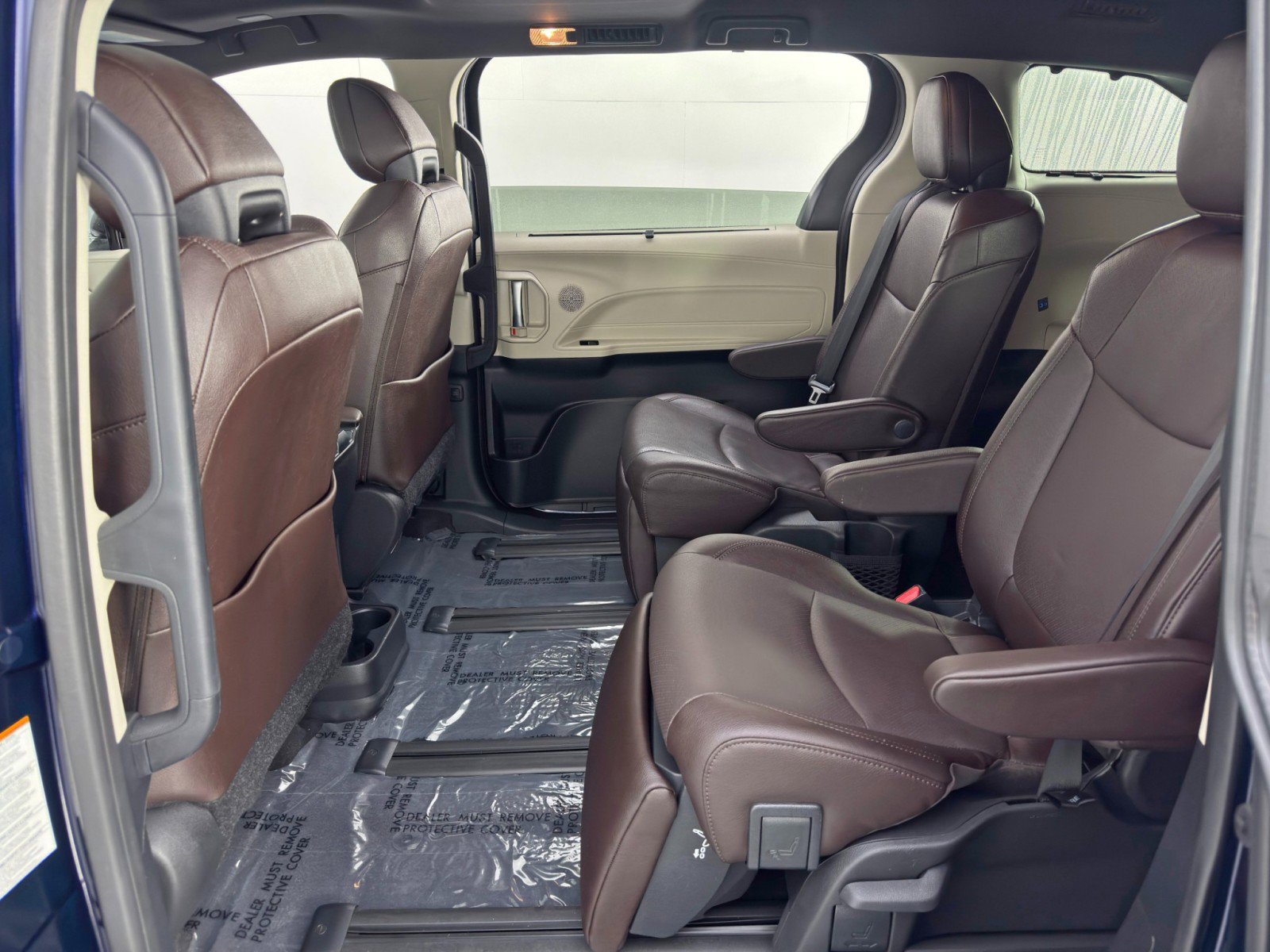 Used 2024 Toyota Sienna Platinum image 44