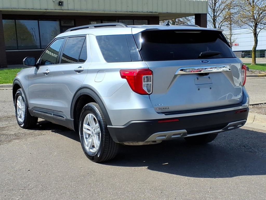 Used 2024 Ford Explorer XLT w/ Equipment Group 202A AWD/4WD image 3
