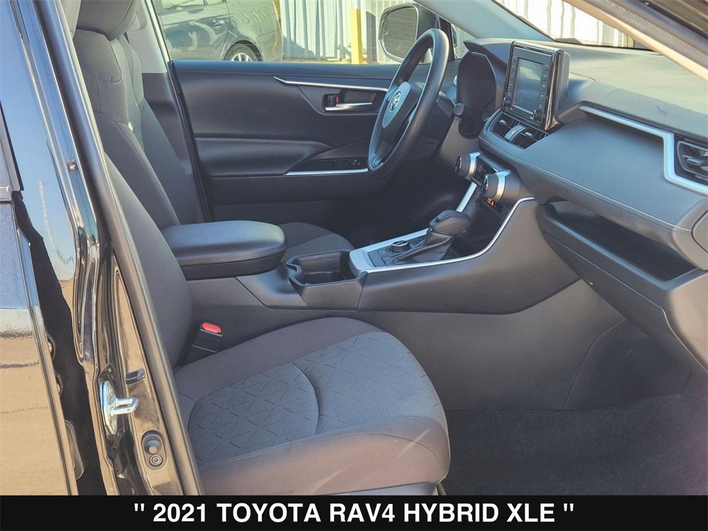 Used 2021 Toyota RAV4 XLE w/ Convenience Package image 27