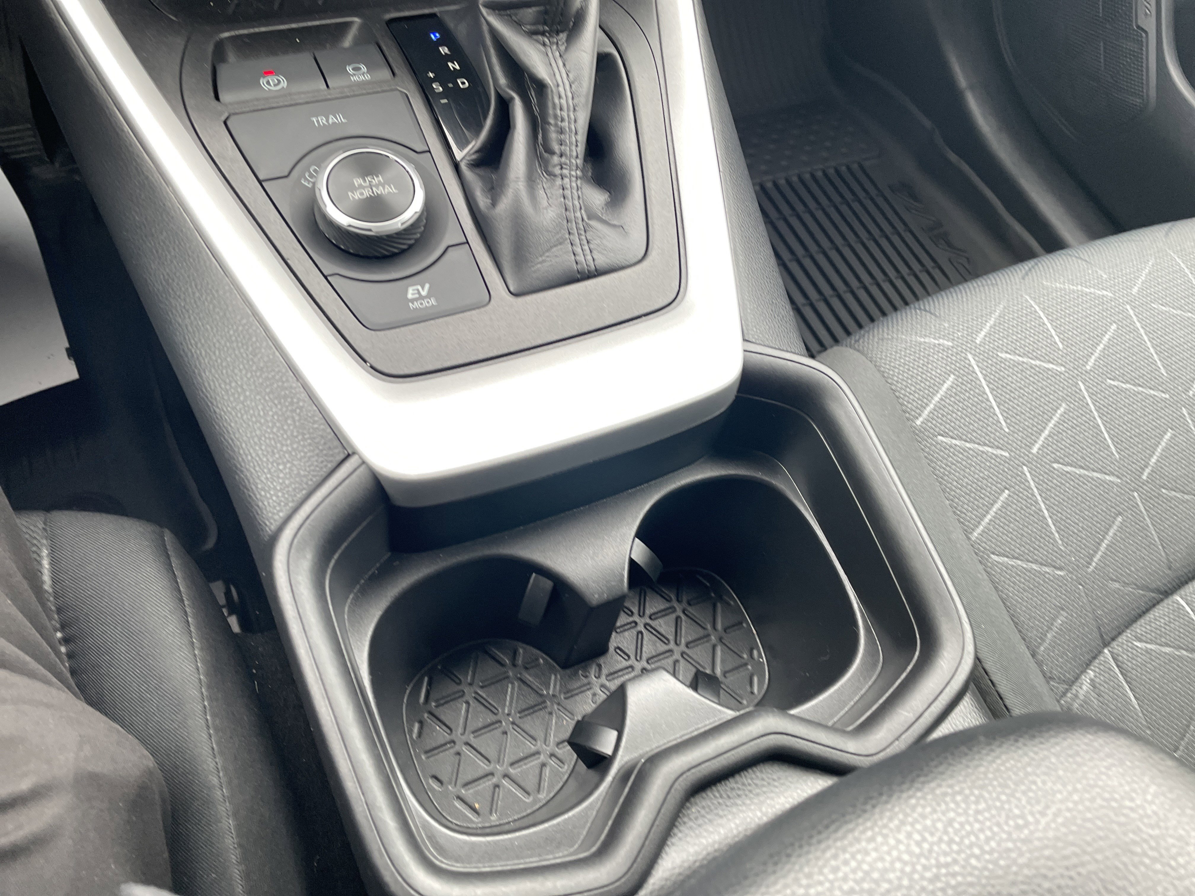 Used 2021 Toyota RAV4 XLE image 31