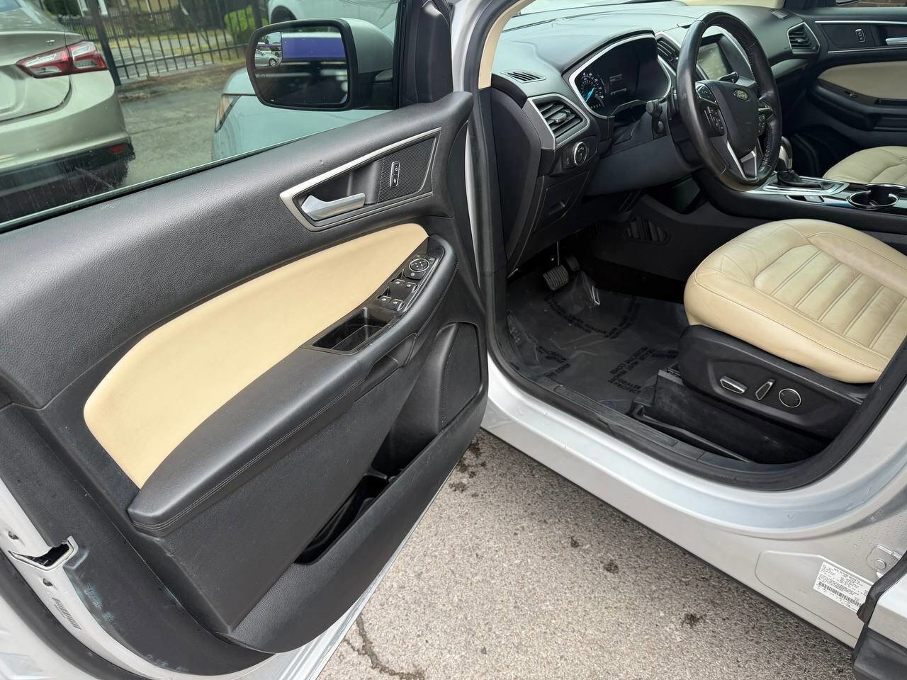 Used 2015 Ford Edge SEL AWD/4WD image 12