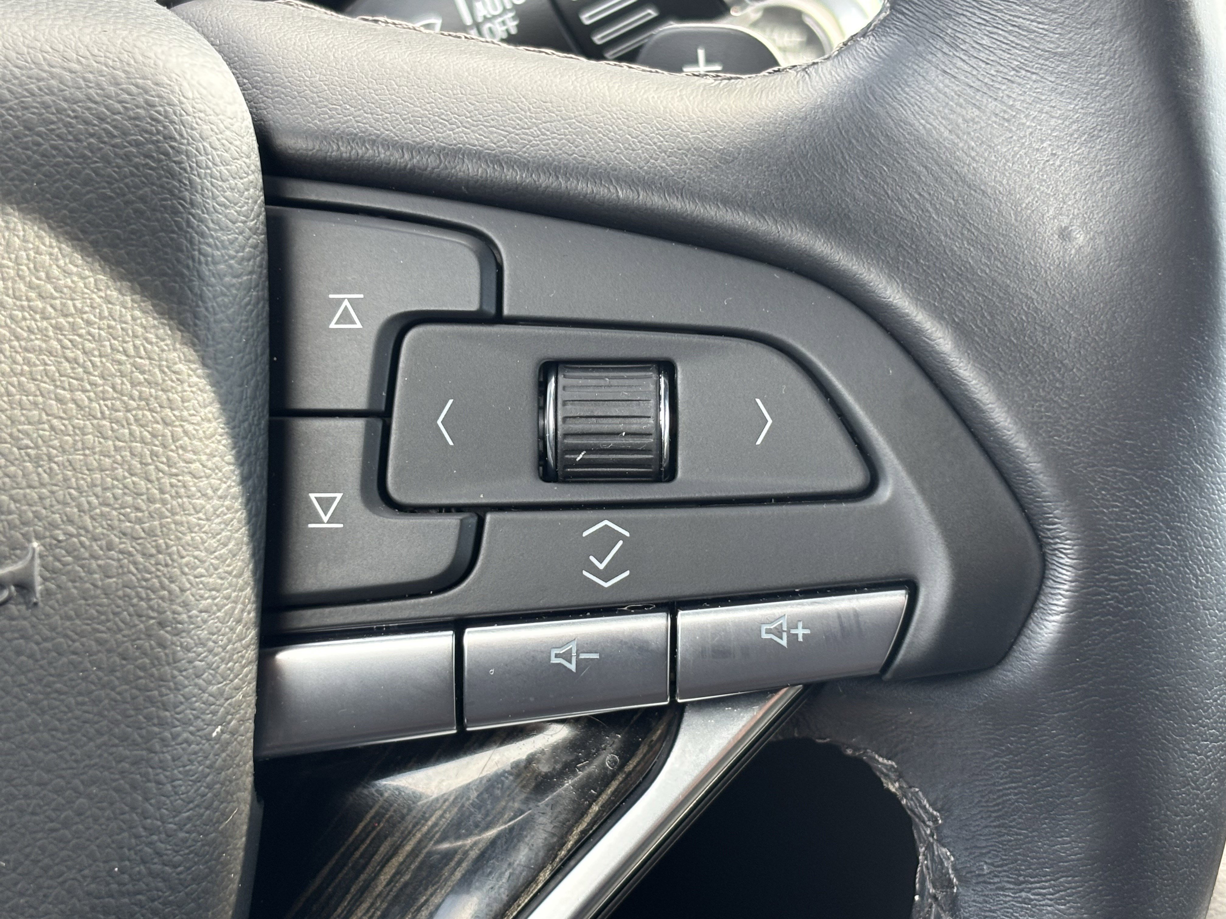 Used 2022 Cadillac XT6 Premium Luxury image 21