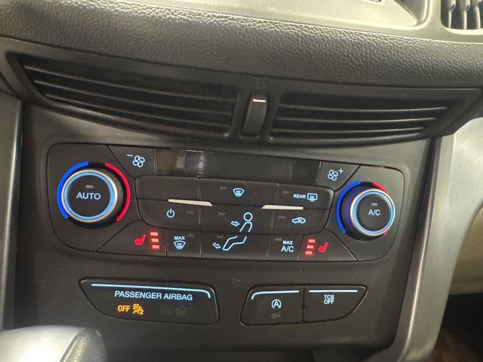 Used 2019 Ford Escape SEL AWD/4WD image 16