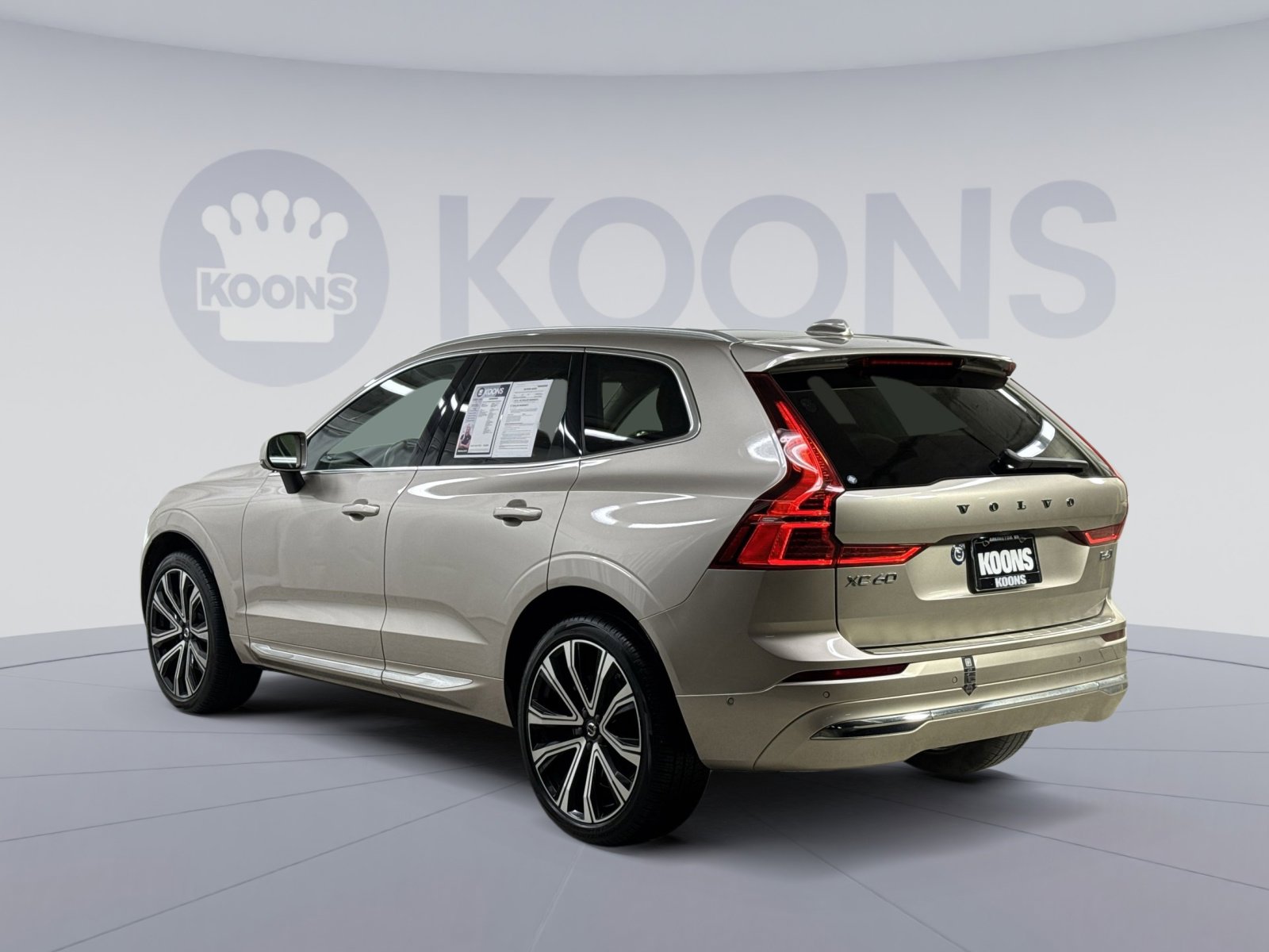 Used 2023 Volvo XC60 B6 Ultimate w/ Protection Package Premier image 10