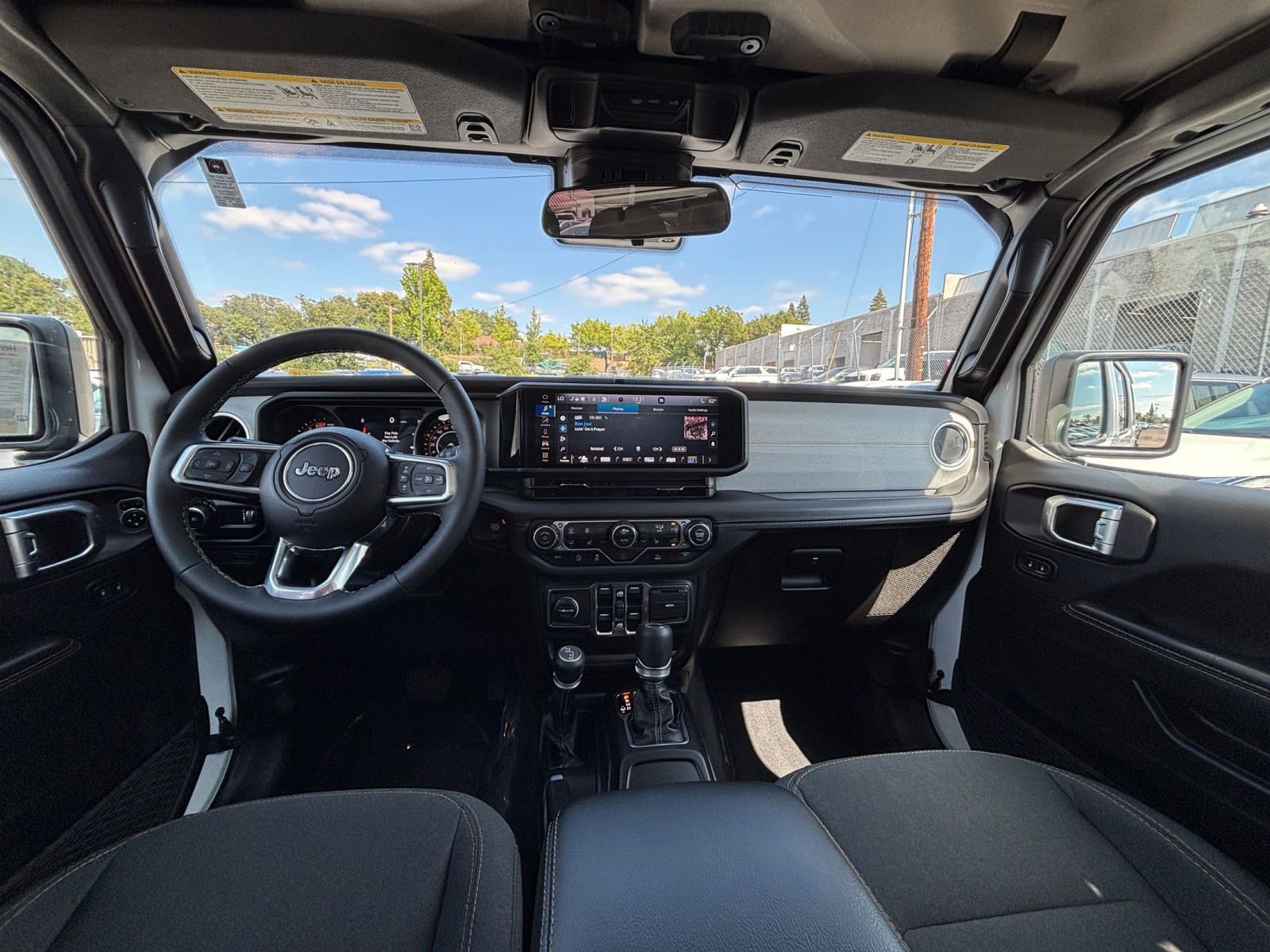 Used 2025 Jeep Wrangler Unlimited Sahara AWD/4WD image 33