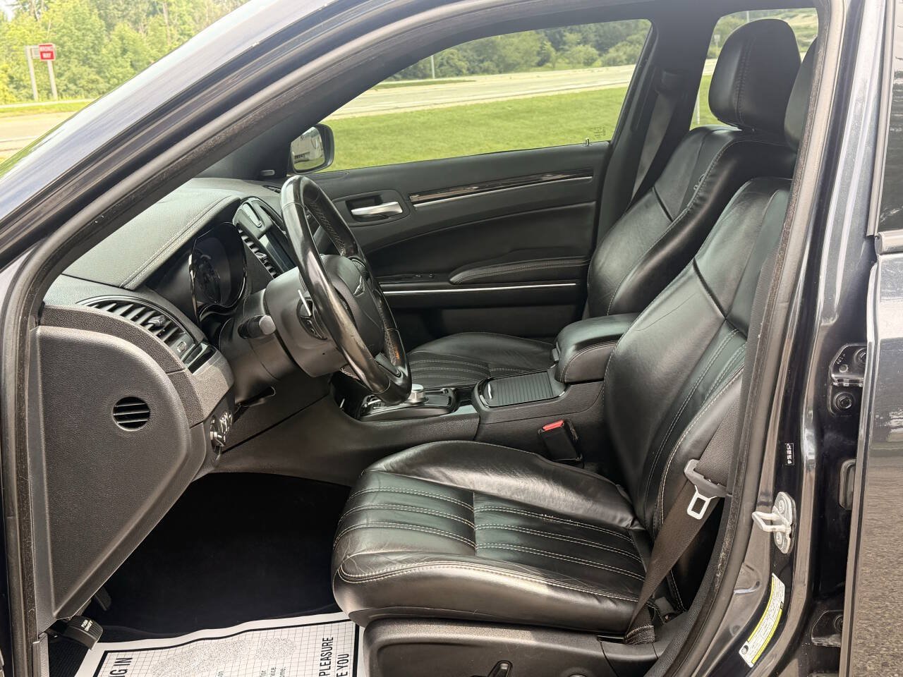 Used 2018 Chrysler 300 S AWD/4WD image 12