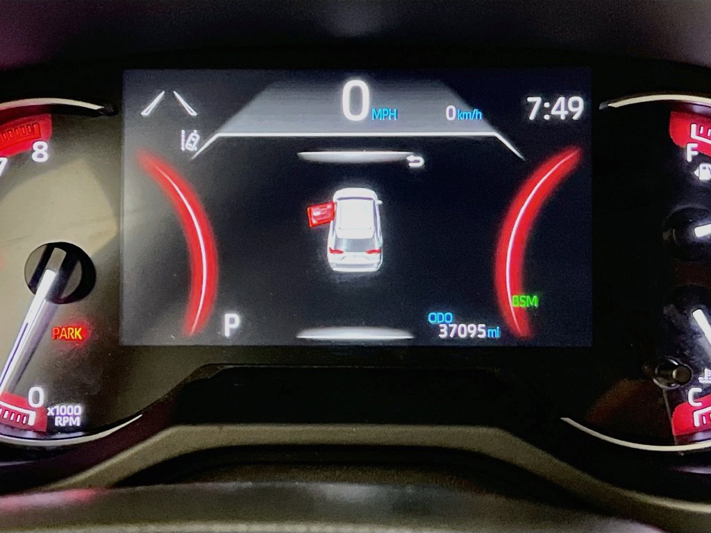 Used 2025 Toyota RAV4 XLE FWD image 19