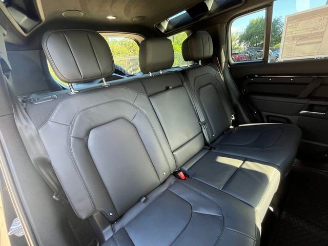 New 2026 Land Rover Defender 110 V8 AWD/4WD image 17
