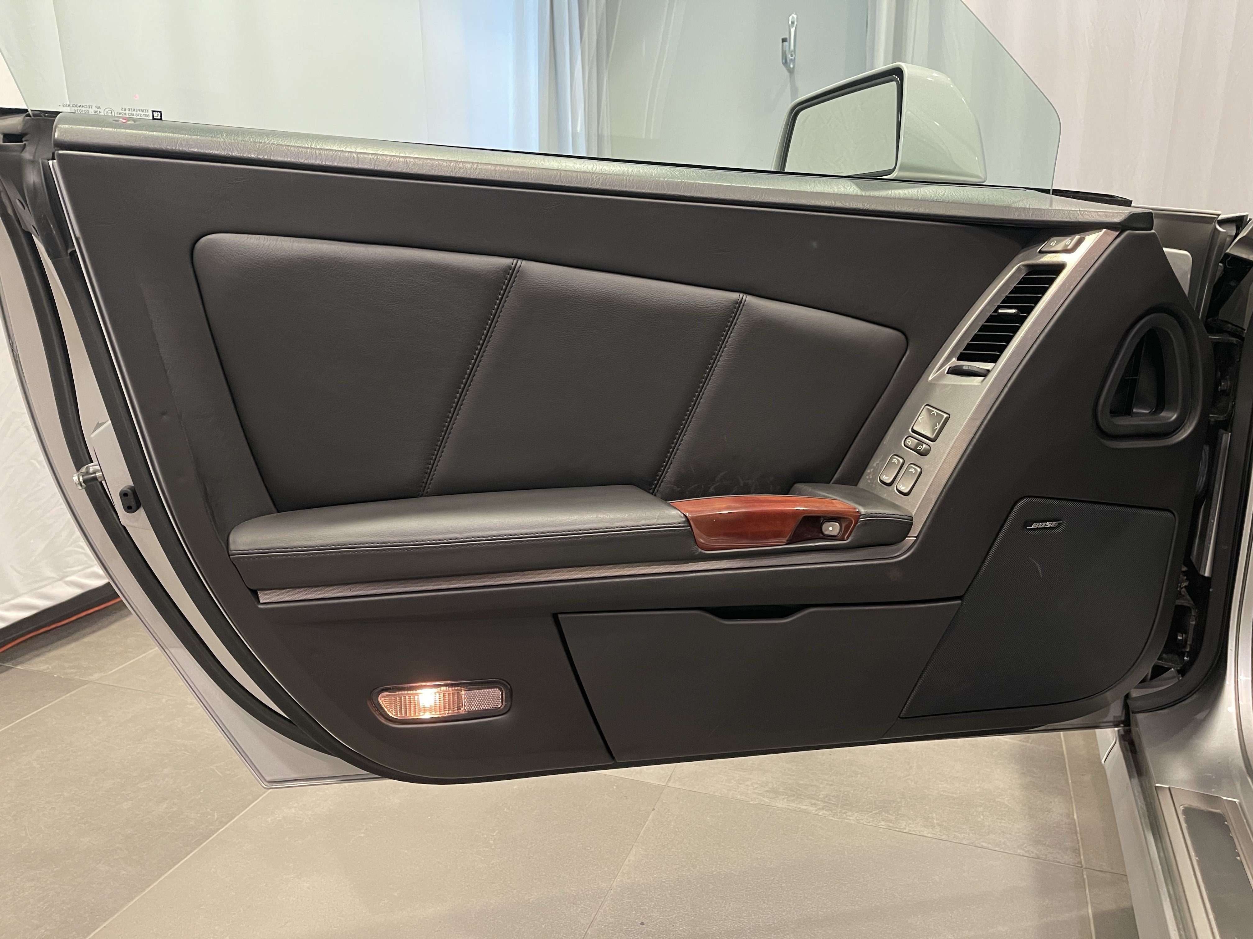 Used 2006 Cadillac XLR RWD image 11