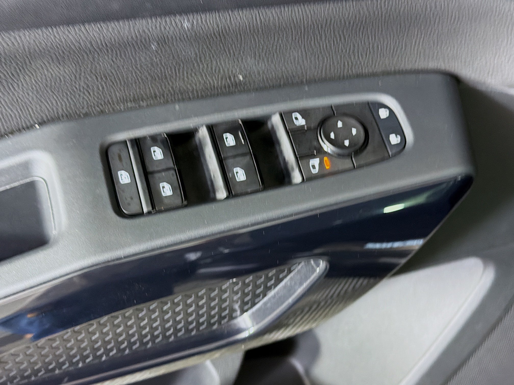 Used 2023 Nissan Pathfinder SV w/ SV Premium Package AWD/4WD image 15