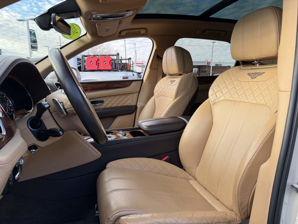 Used 2018 Bentley Bentayga image 52