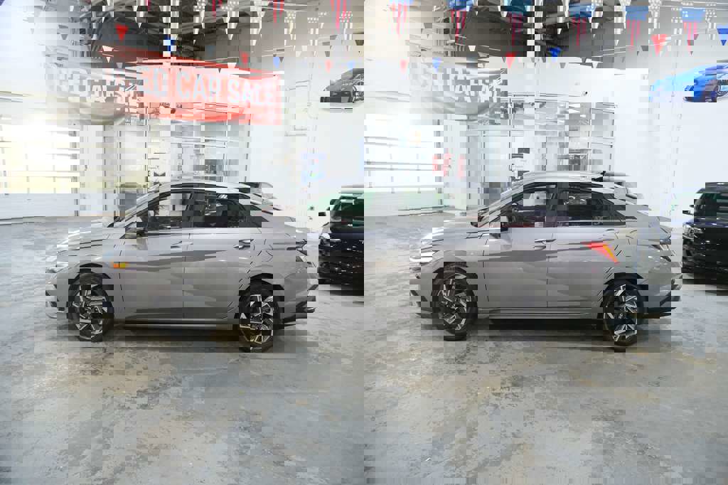 Used 2024 Hyundai Elantra Limited image 6