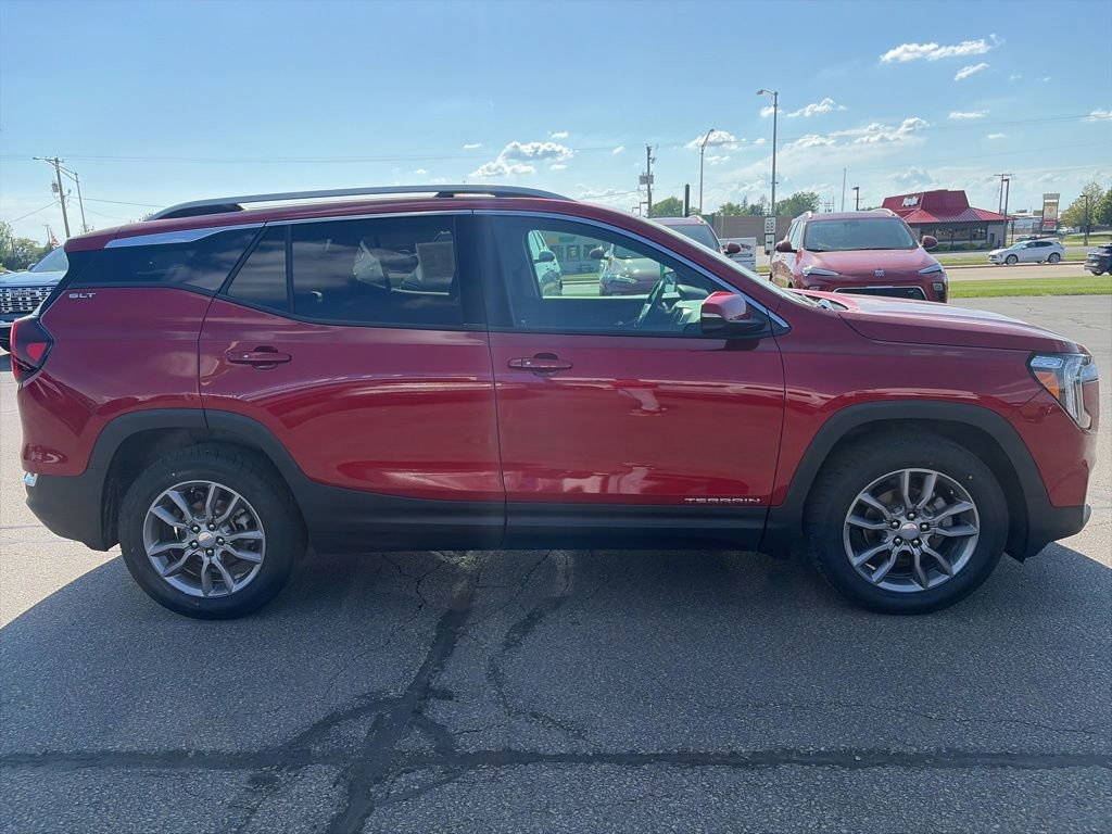 Used 2024 GMC Terrain SLT AWD/4WD image 4