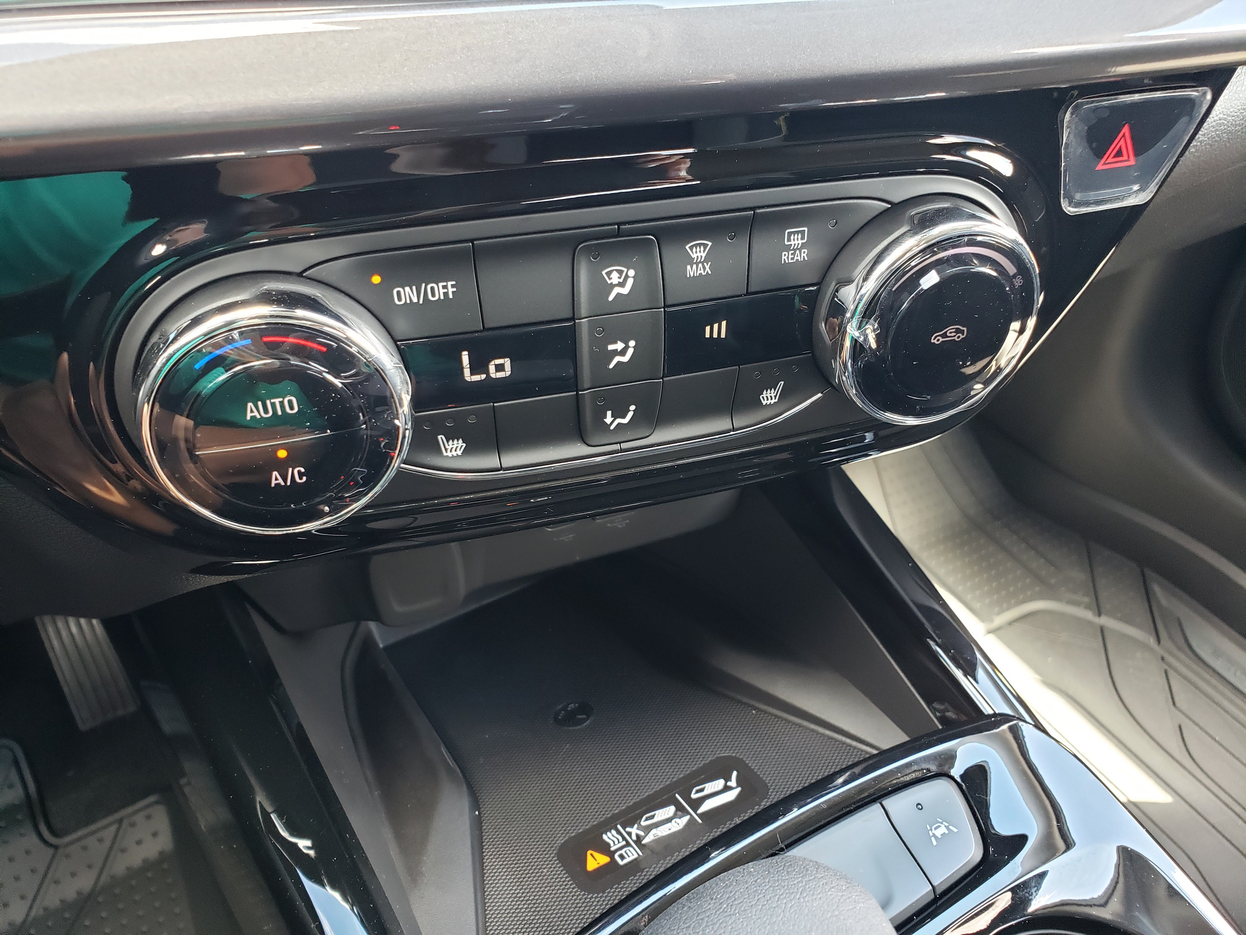 New 2026 Chevrolet Trax ACTIV w/ Sunroof Package FWD image 26