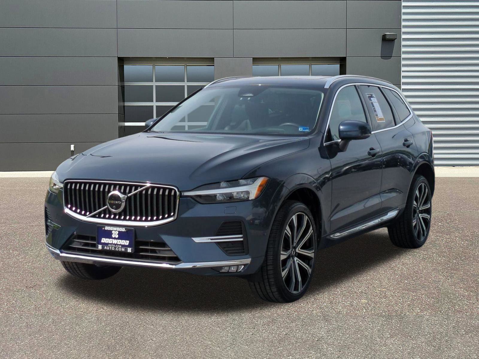 Certified 2023 Volvo XC60 B5 Ultimate AWD/4WD image 3