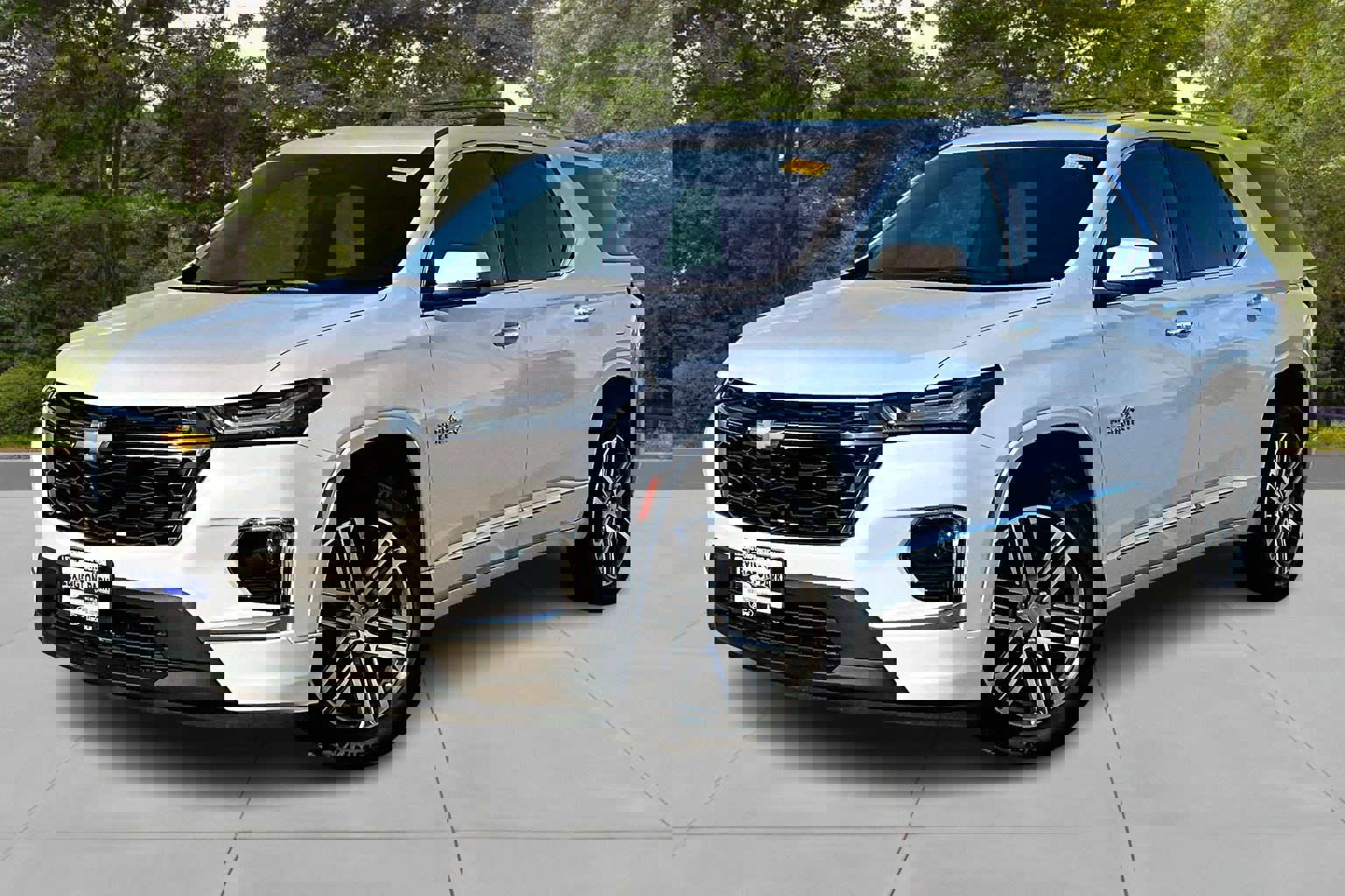 Used 2023 Chevrolet Traverse High Country image 3