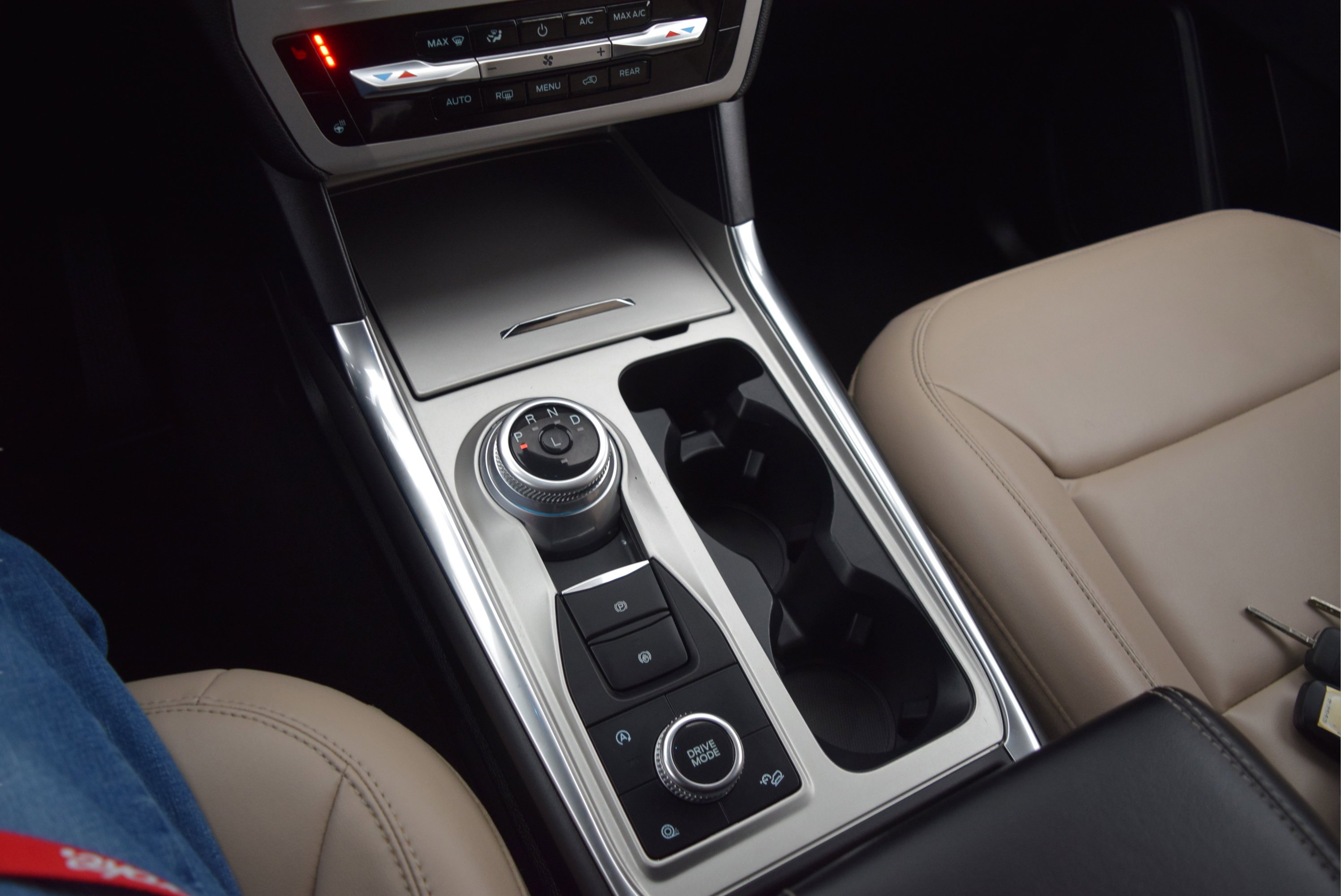 Used 2023 Ford Explorer XLT w/ Equipment Group 202A image 16