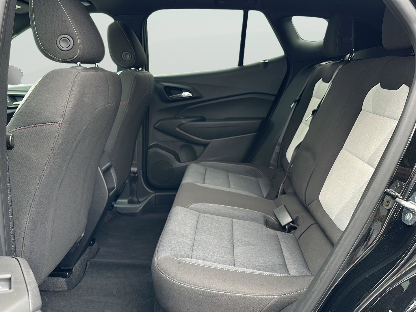 Used 2024 Chevrolet Trax RS w/ Sunroof Package image 24