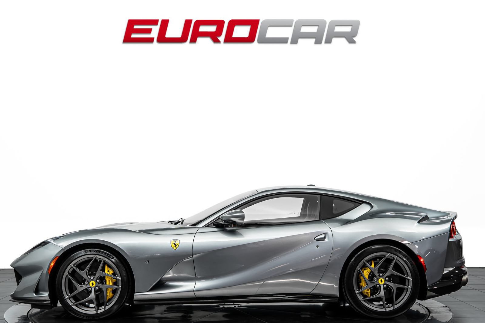 Used 2020 Ferrari 812 Superfast RWD image 2