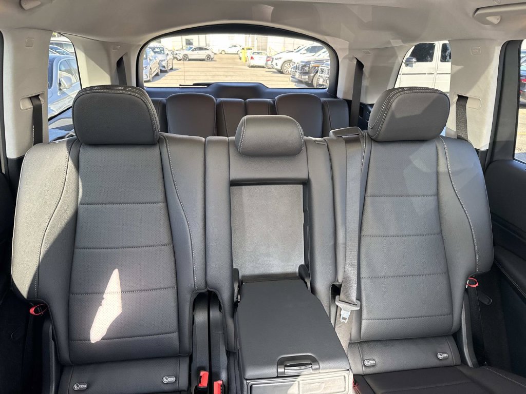Used 2026 Mercedes-Benz GLS 450 4MATIC image 9