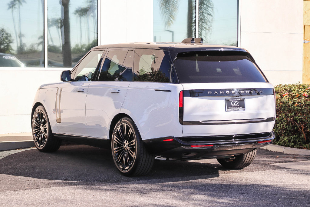 Used 2024 Land Rover Range Rover SE AWD/4WD image 6