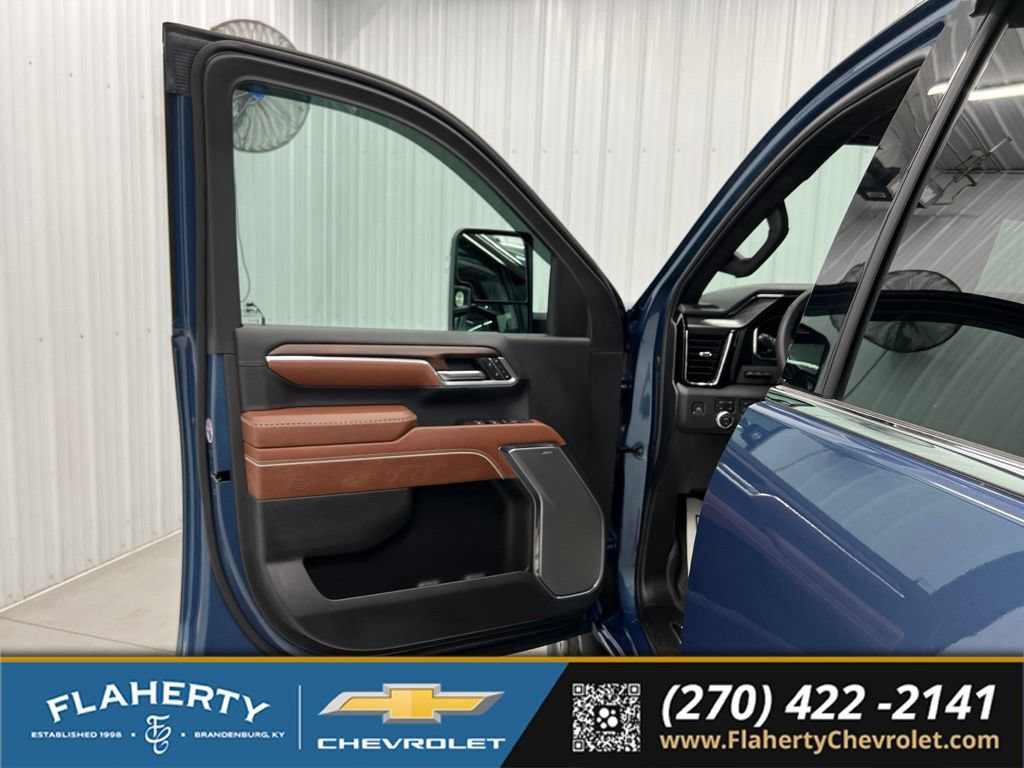 Used 2025 GMC Sierra 2500 Denali Ultimate AWD/4WD image 8