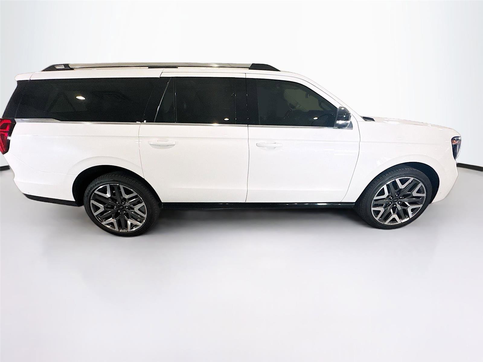 Used 2025 Ford Expedition Max Platinum w/ Platinum Ultimate Package image 6