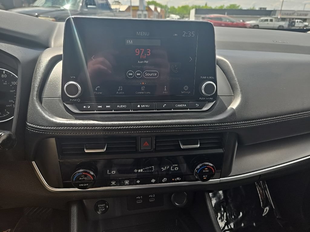 Used 2025 Nissan Rogue SV AWD/4WD image 19