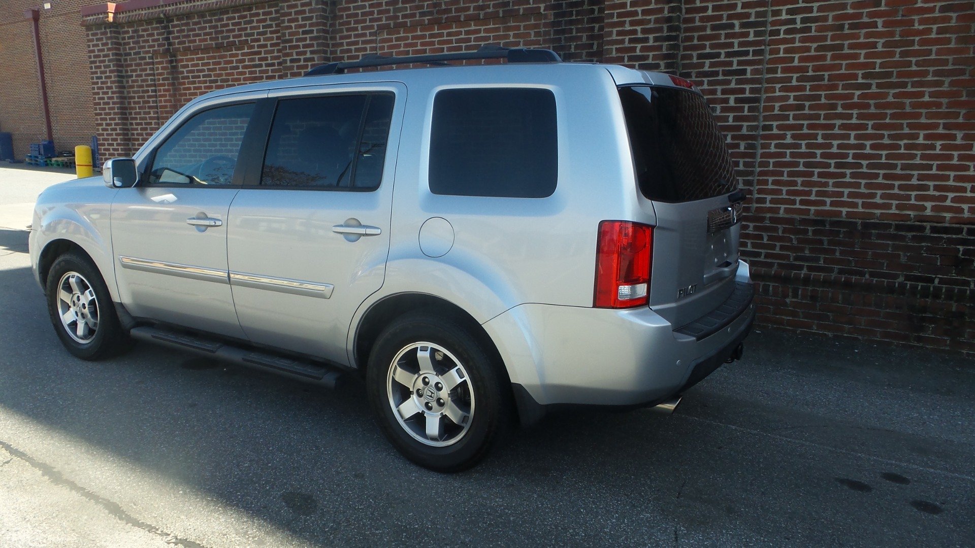 Used 2010 Honda Pilot Touring image 4