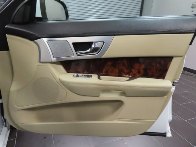 Used 2012 Jaguar XF image 13