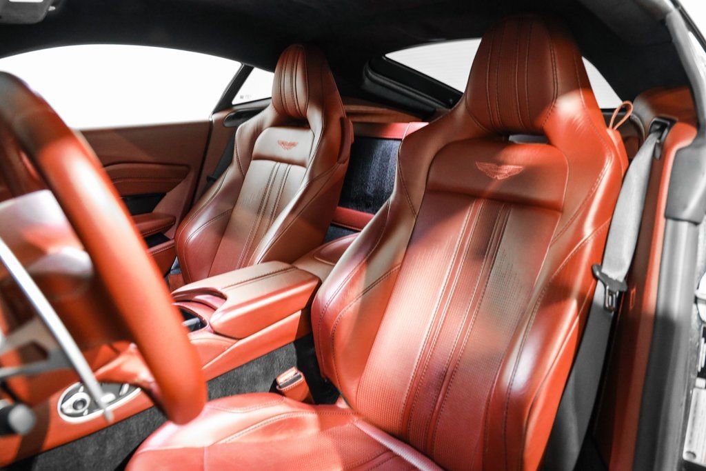 Used 2020 Aston Martin V8 Vantage Coupe image 35