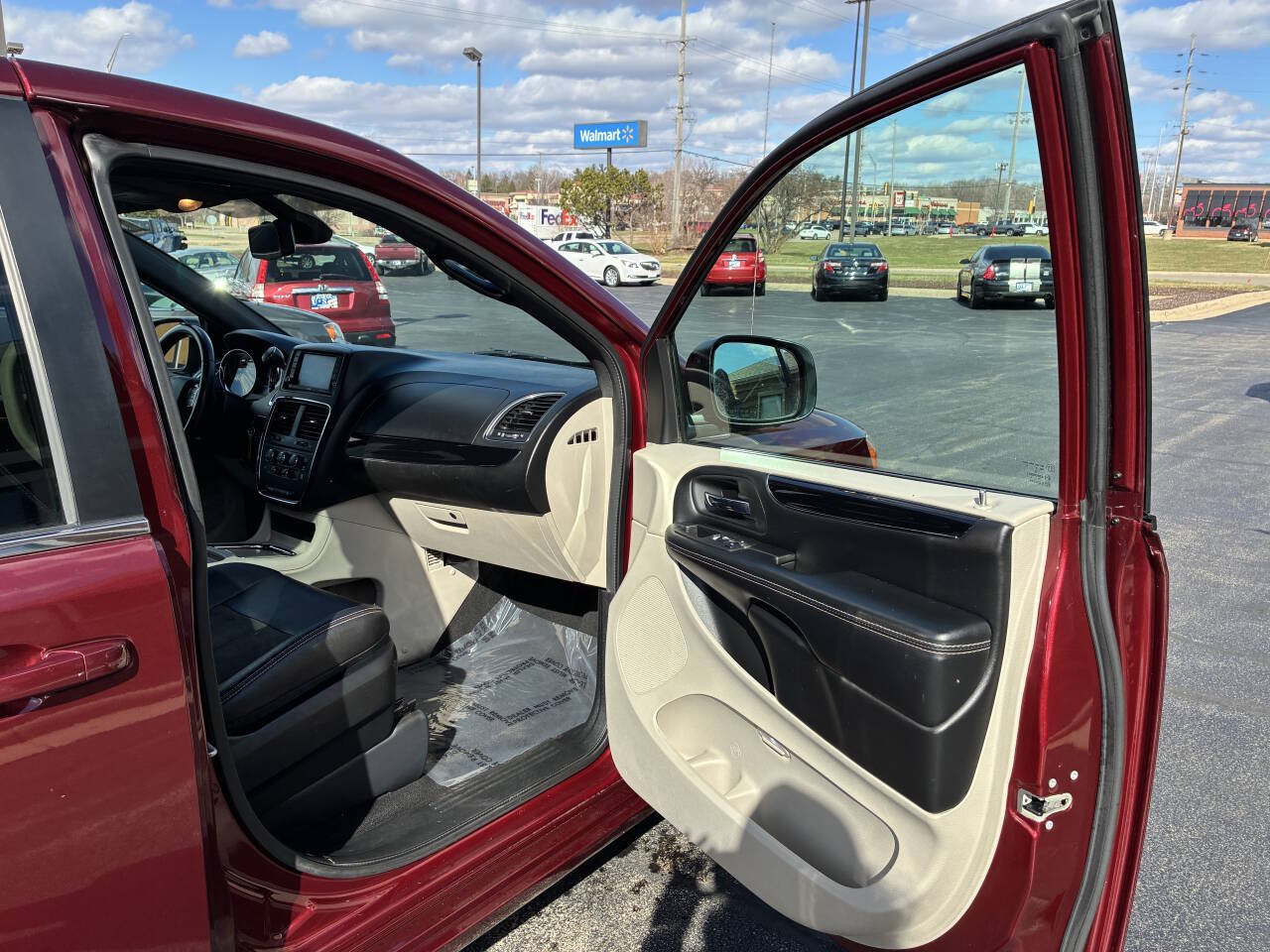 Used 2019 Dodge Grand Caravan SXT FWD image 24