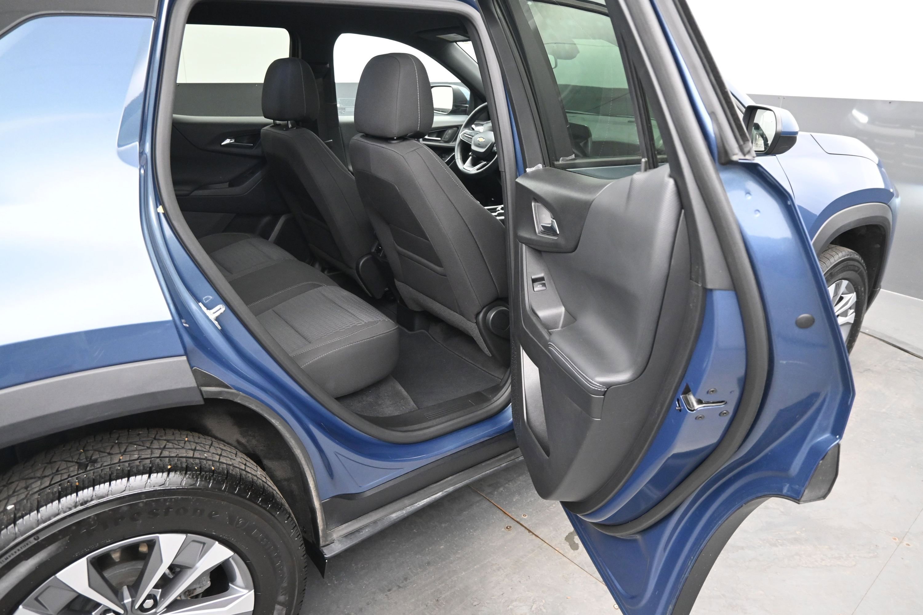 Used 2025 Chevrolet Equinox LT FWD image 12