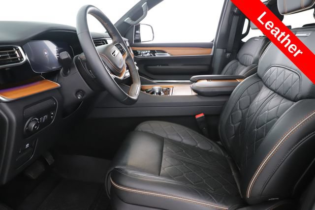 Used 2025 Jeep Grand Wagoneer L Series III w/ Rear Seat Video Group 1 AWD/4WD image 17