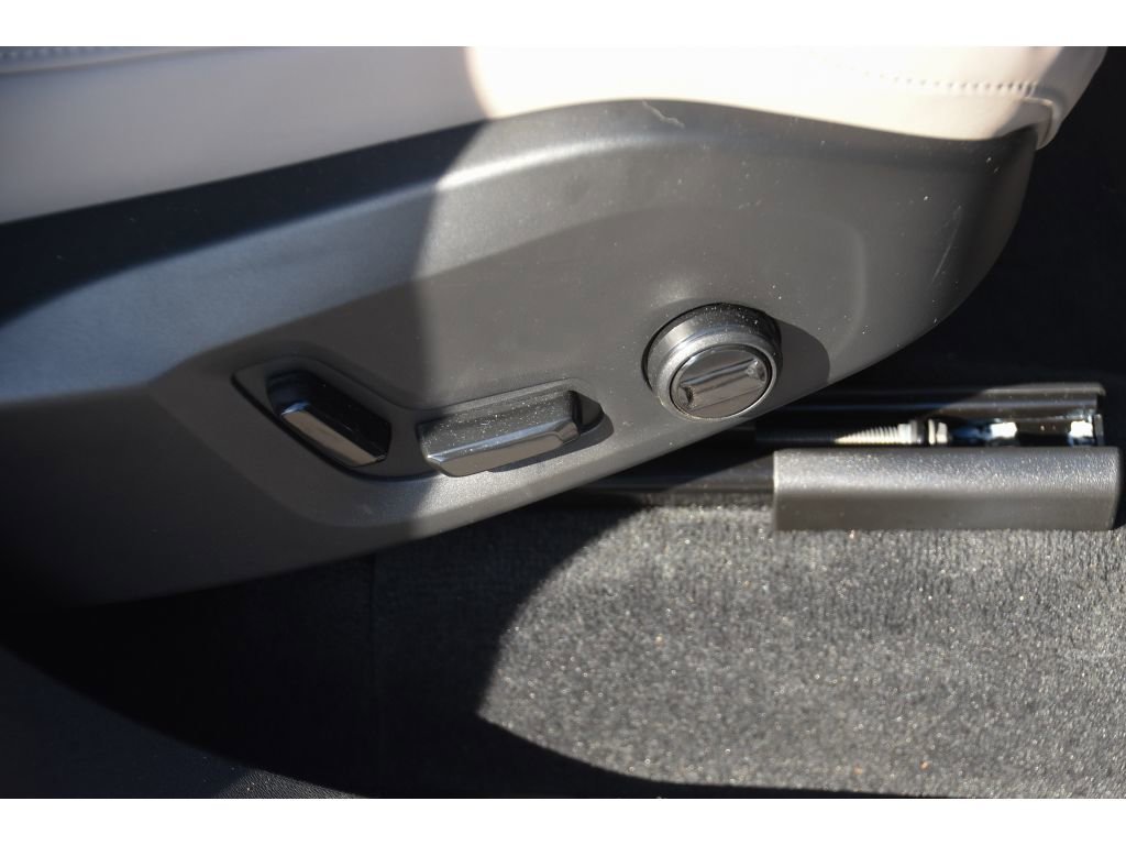 Certified 2026 Volvo XC90 B5 Plus image 33