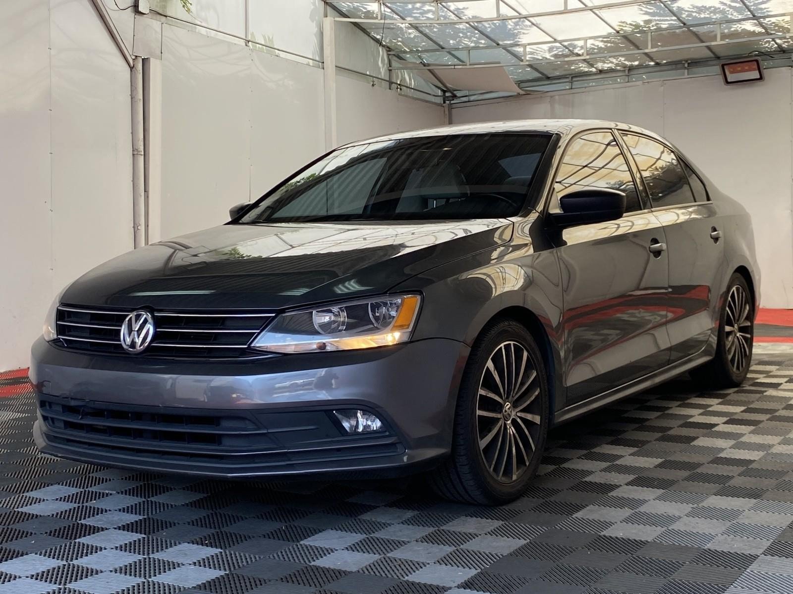 Used 2016 Volkswagen Jetta Sport FWD image 3