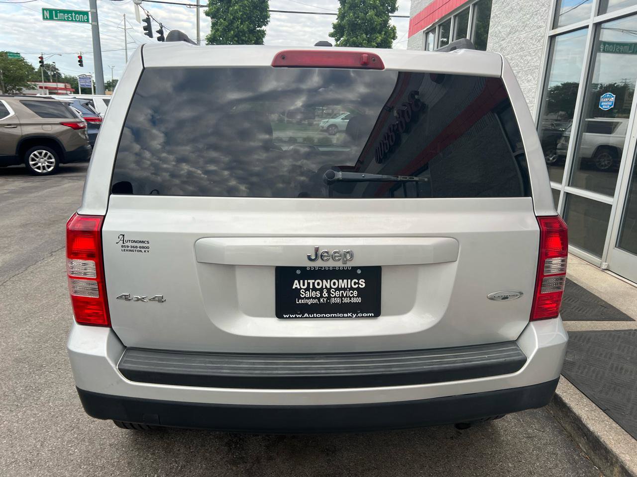 Used 2012 Jeep Patriot Latitude AWD/4WD image 6