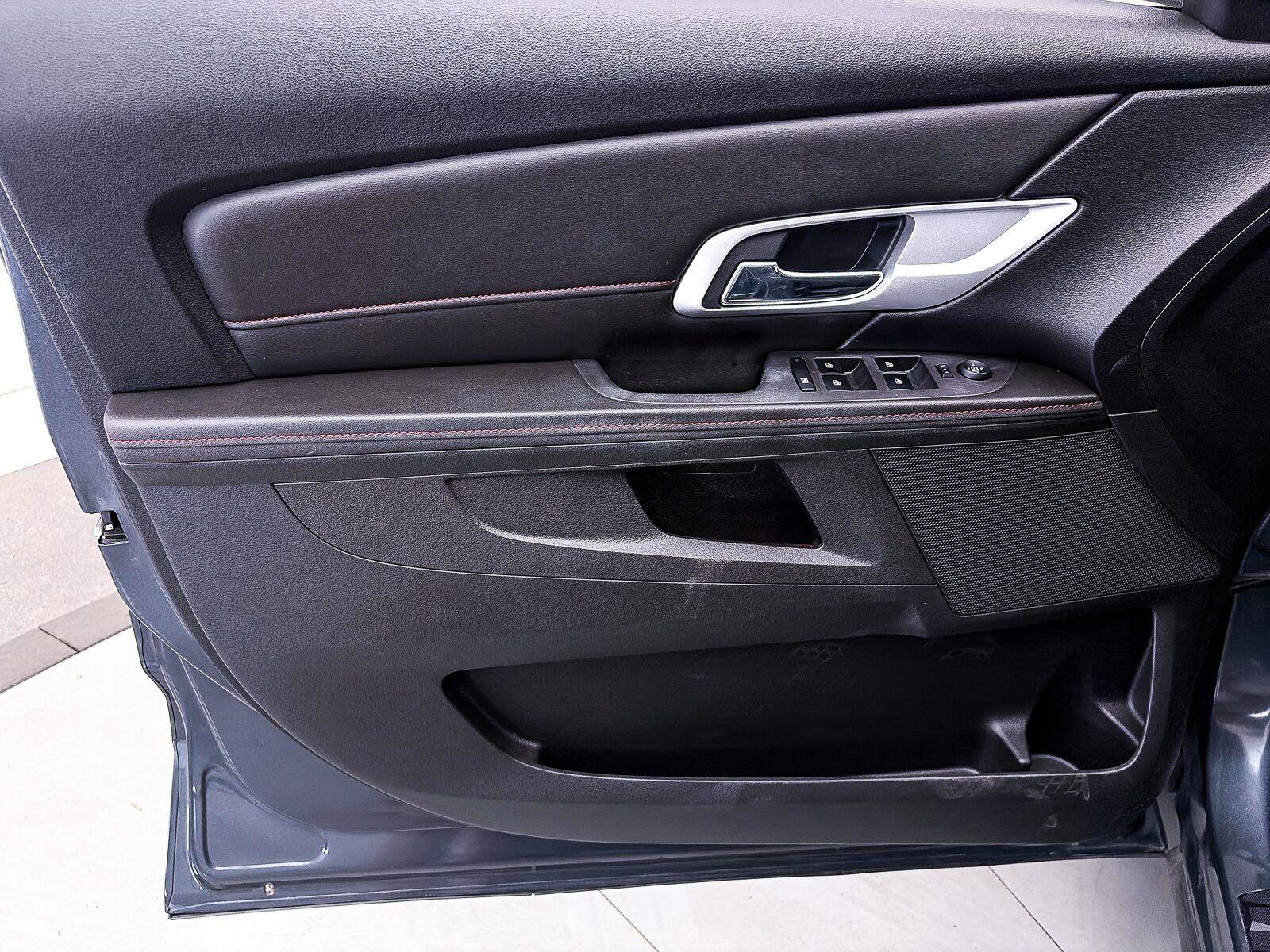 Used 2011 GMC Terrain SLE FWD image 12