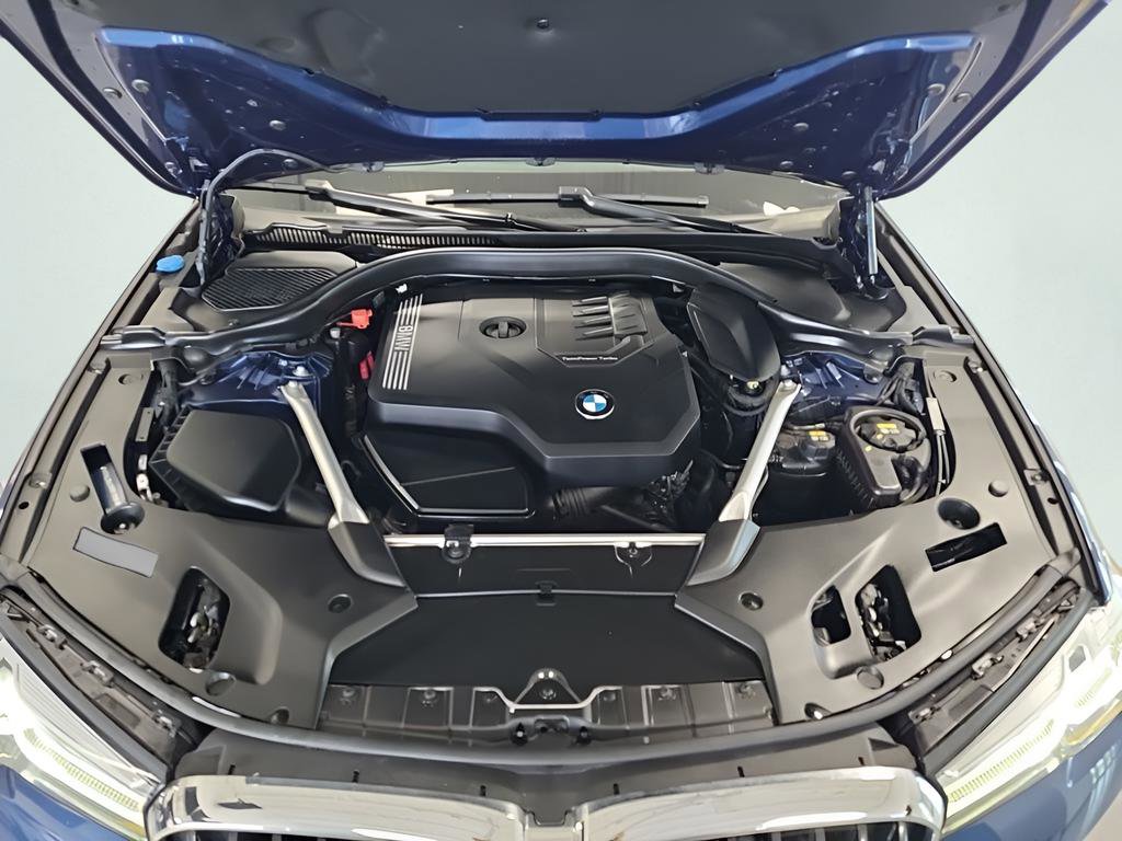 Used 2021 BMW 530i w/ Executive Package image 8