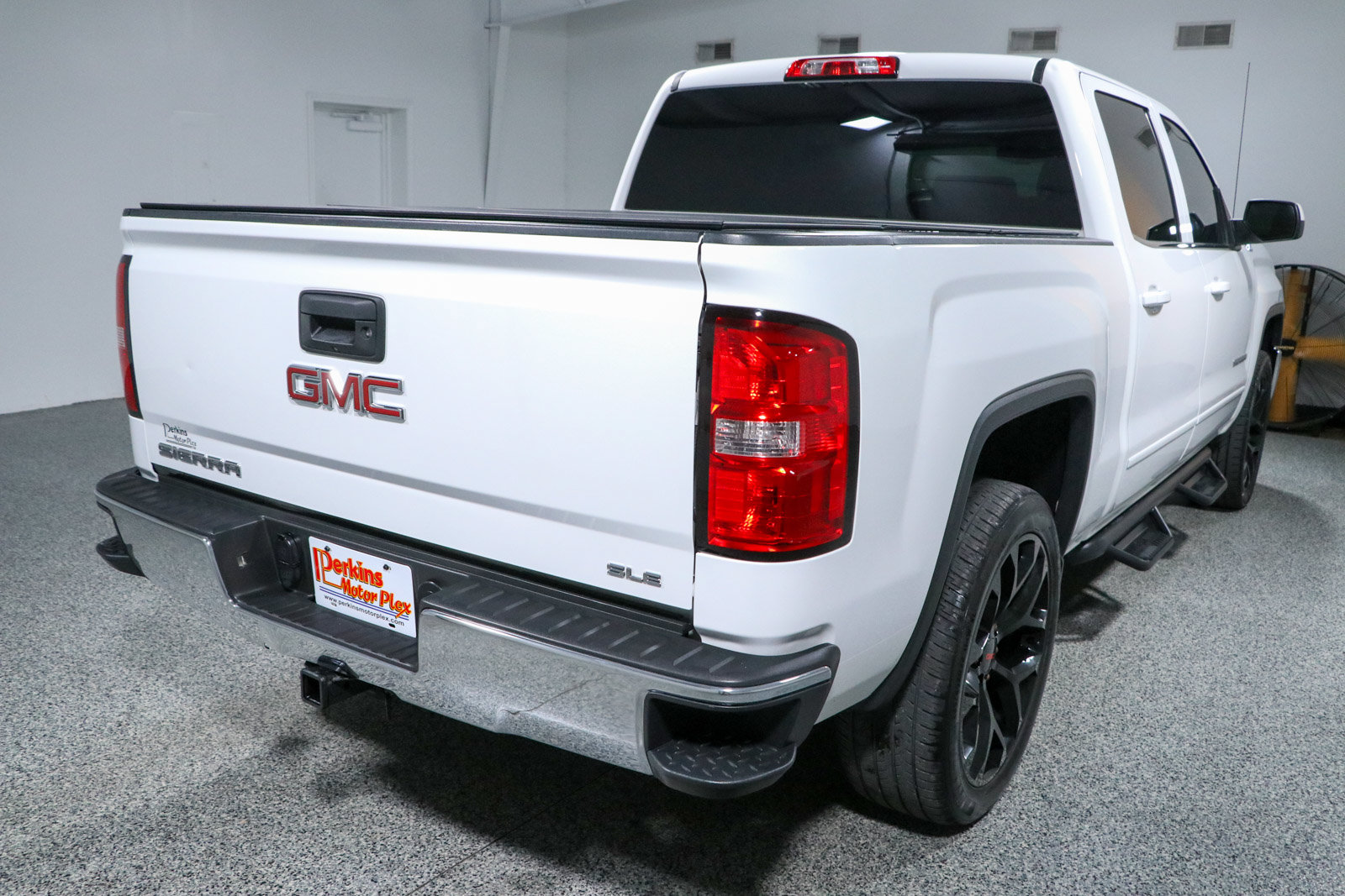 Used 2015 GMC Sierra 1500 SLE w/ SLE Value Package AWD/4WD image 7