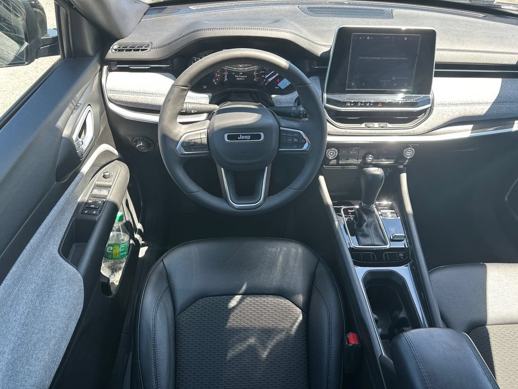 Used 2025 Jeep Compass Latitude AWD/4WD image 22