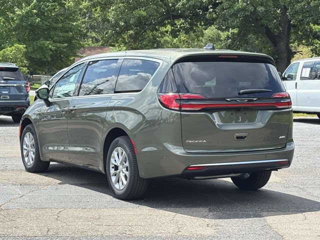 New 2027 Chrysler Pacifica Select w/ Family Tech Group AWD/4WD image 14