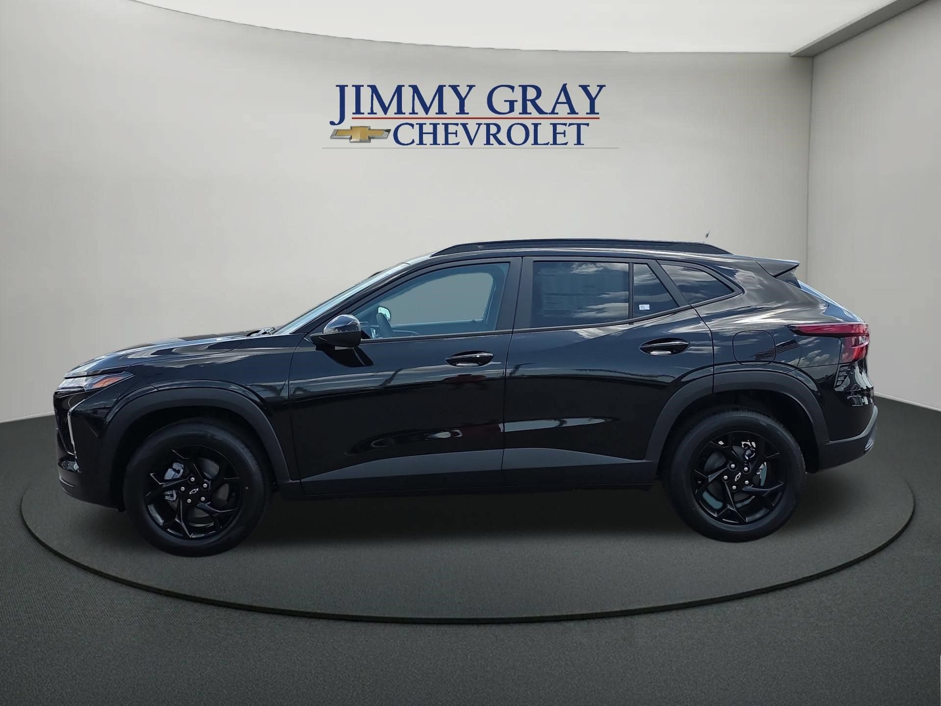 New 2026 Chevrolet Trax LT w/ Midnight Edition FWD image 2