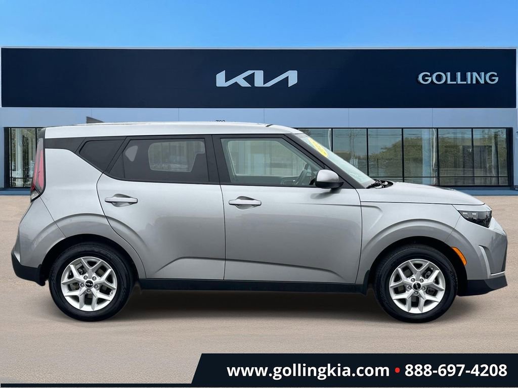 Certified 2023 Kia Soul LX w/ LX Technology Package image 2
