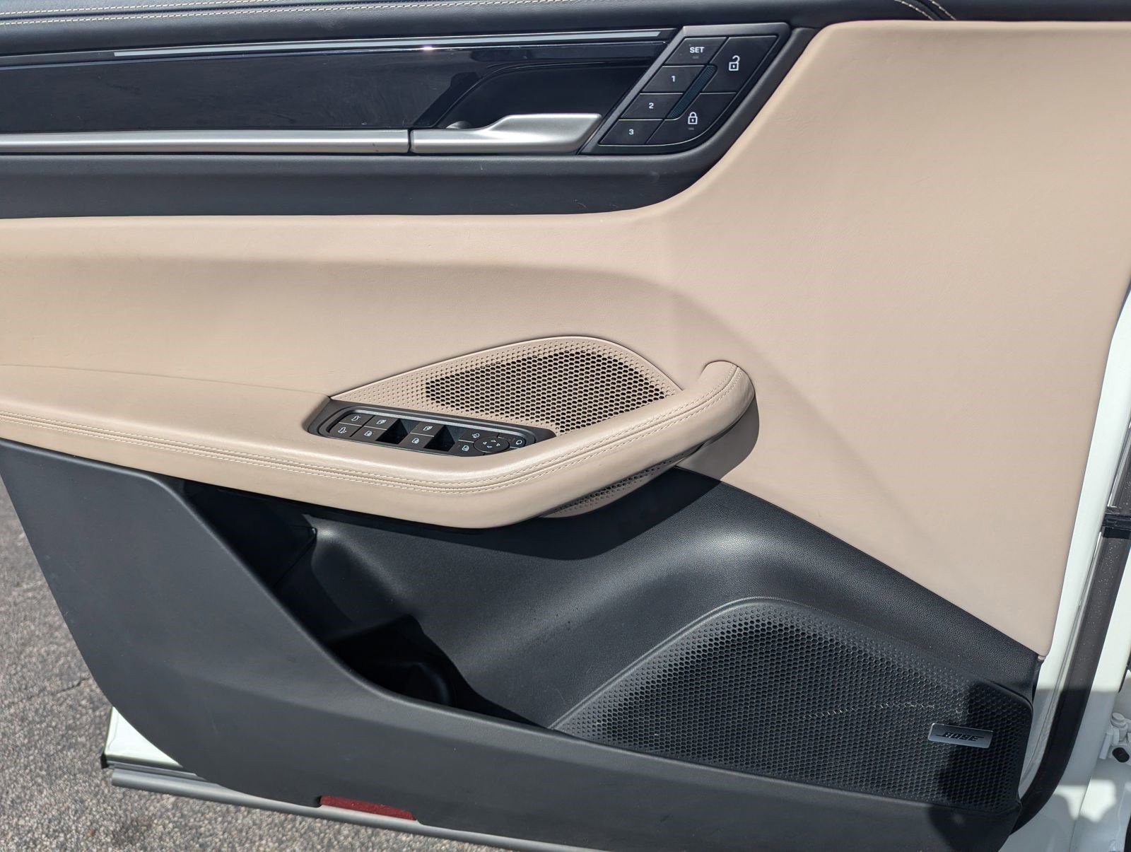 Used 2024 Porsche Macan 4 Electric image 6