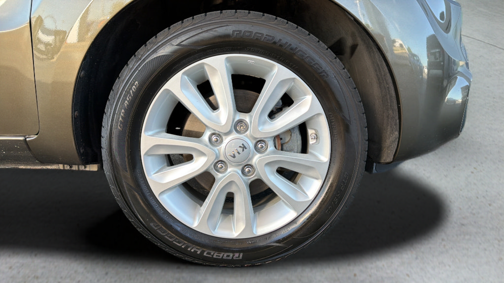 Used 2013 Kia Soul + w/ Audio Pkg FWD image 21